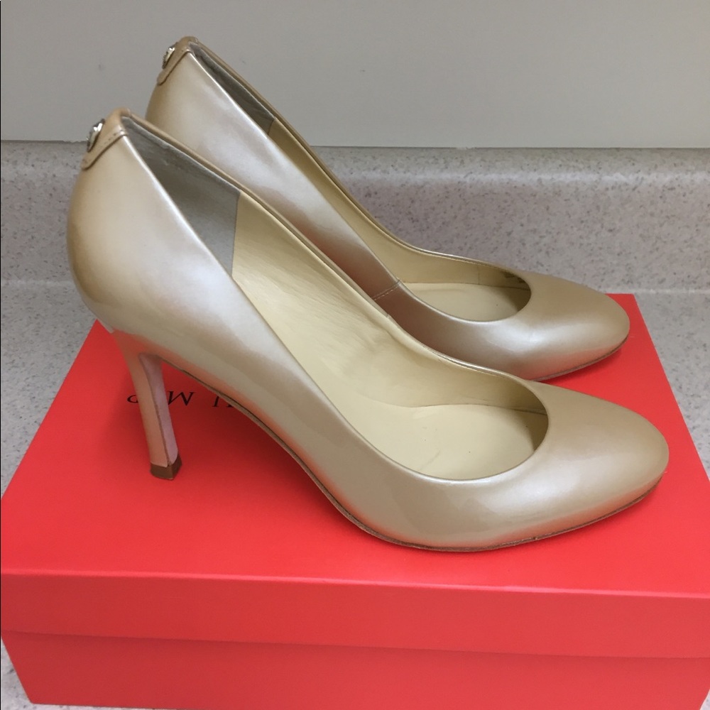 Ivanka Trump Sleek Pumps